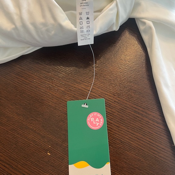 NWT Halara crop top sport with thumb holes. Buttery white with pads and support - Picture 10 of 12